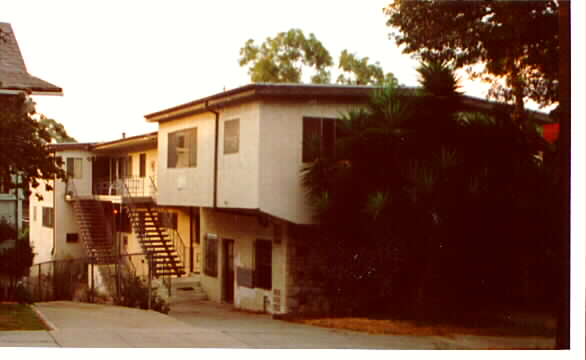 1648 Edgecliffe Dr in Los Angeles, CA - Building Photo - Building Photo