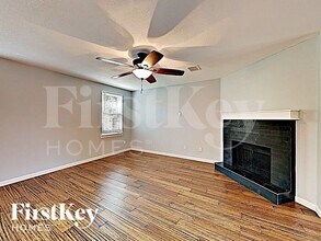 1912 Lariat Dr in Justin, TX - Foto de edificio - Building Photo