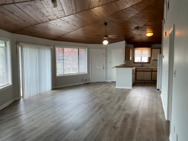 206 Knoll Dr in Bristol, VA - Foto de edificio - Building Photo