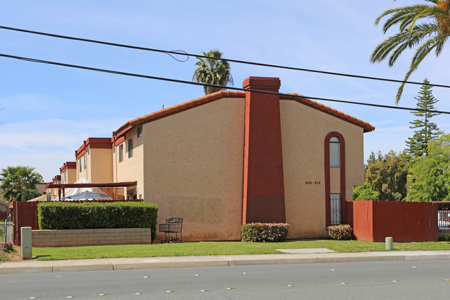 Camelot Gardens in El Cajon, CA - Building Photo - Building Photo