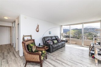 2825 S King St in Honolulu, HI - Building Photo - Building Photo
