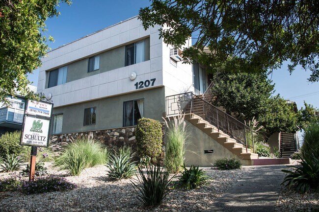 hun120 in South Pasadena, CA - Building Photo - Building Photo