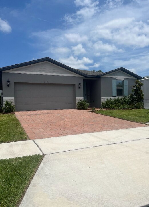 2955 Sunstar Dr in St. Cloud, FL - Foto de edificio