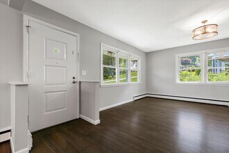125 Whittier Dr in Thornwood, NY - Building Photo - Building Photo