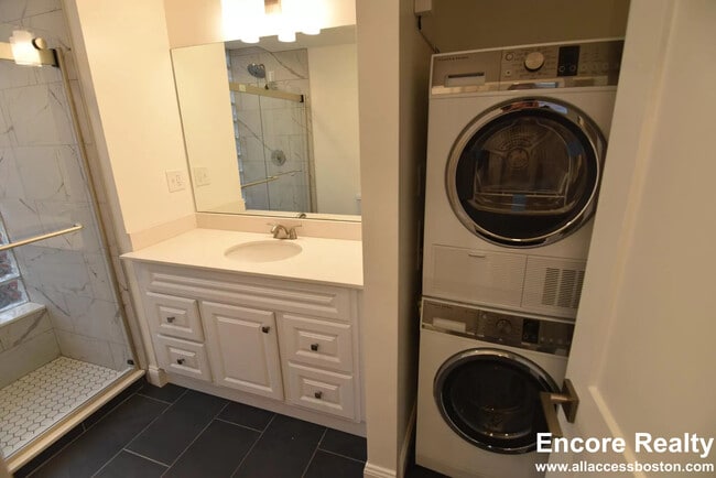 111 Jersey St, Unit 510 in Boston, MA - Foto de edificio - Building Photo