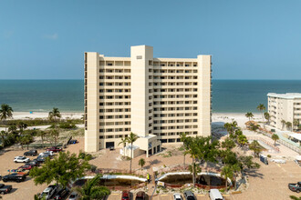 Riviera Club Condominium in Ft. Myers, FL - Building Photo - Building Photo