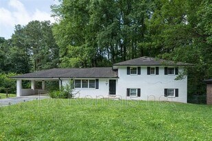 1025 Hilburn Dr SE in Atlanta, GA - Building Photo
