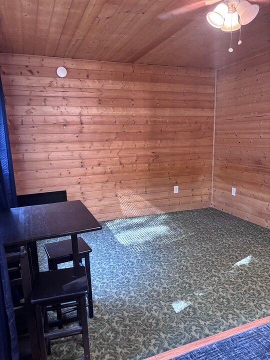 1070 Victor St in North Pole, AK - Building Photo