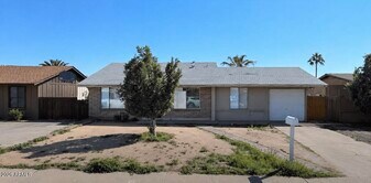 8907 W Roma Ave in Phoenix, AZ - Building Photo