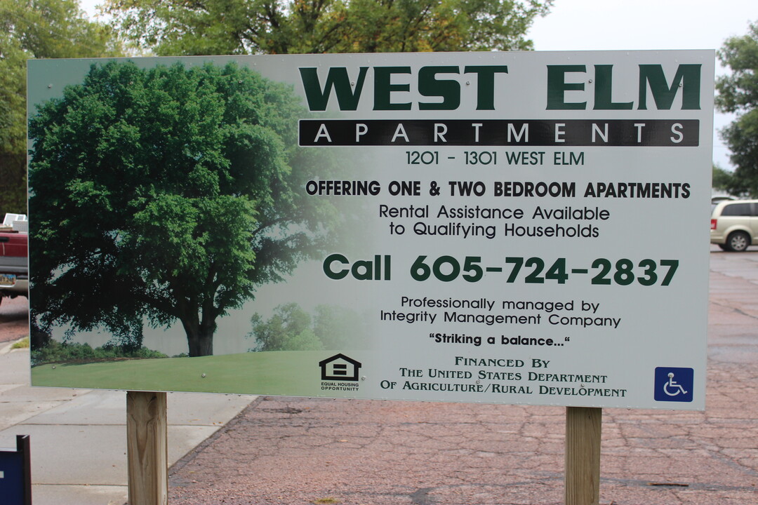 West Elm Apartments in Mitchell, SD - Building Photo