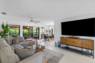 50 Pelican Pointe Dr in Delray Beach, FL - Building Photo - Building Photo