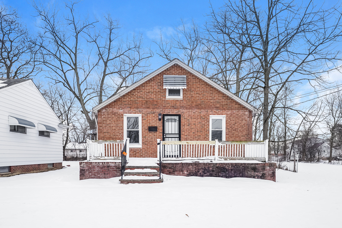 5657 Harrison Ave in Maple Heights, OH - Building Photo