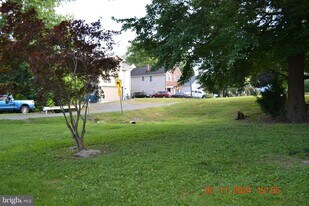 329 Bar Harbor Rd in Pasadena, MD - Building Photo