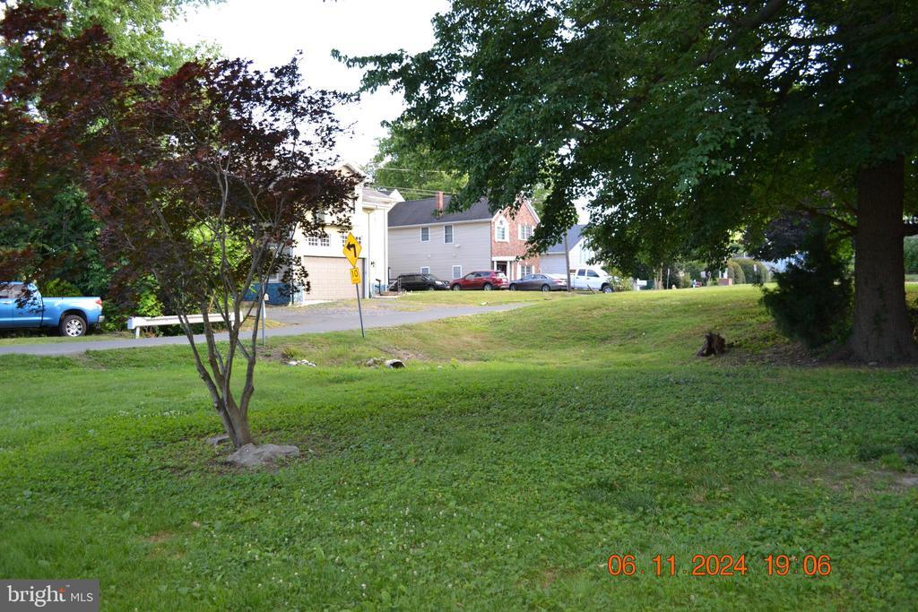 329 Bar Harbor Rd in Pasadena, MD - Building Photo