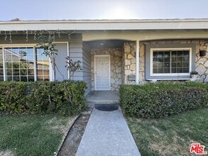 235 Delano St in Anaheim, CA - Foto de edificio - Building Photo