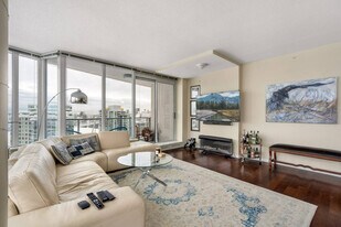 689 Abbott St in Vancouver, BC - Building Photo