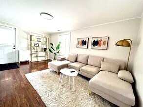 1034 Charles Ave in Charlotte, NC - Foto de edificio - Building Photo