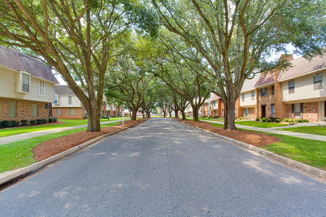 The Estates At Lafayette Square Photo