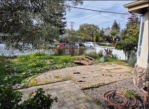 2011 Ashton Ave in Menlo Park, CA - Building Photo - Building Photo