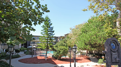 Anza Victoria Apartments in Torrance, CA - Building Photo - Building Photo