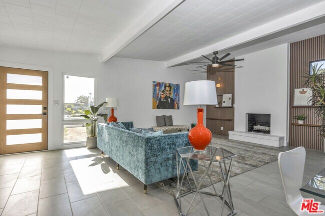 547 N Farrell Dr in Palm Springs, CA - Building Photo - Building Photo