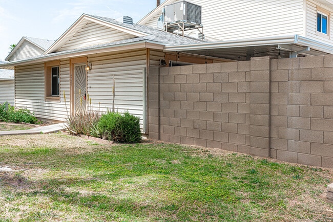 4720 S Kenneth Pl in Tempe, AZ - Building Photo - Building Photo