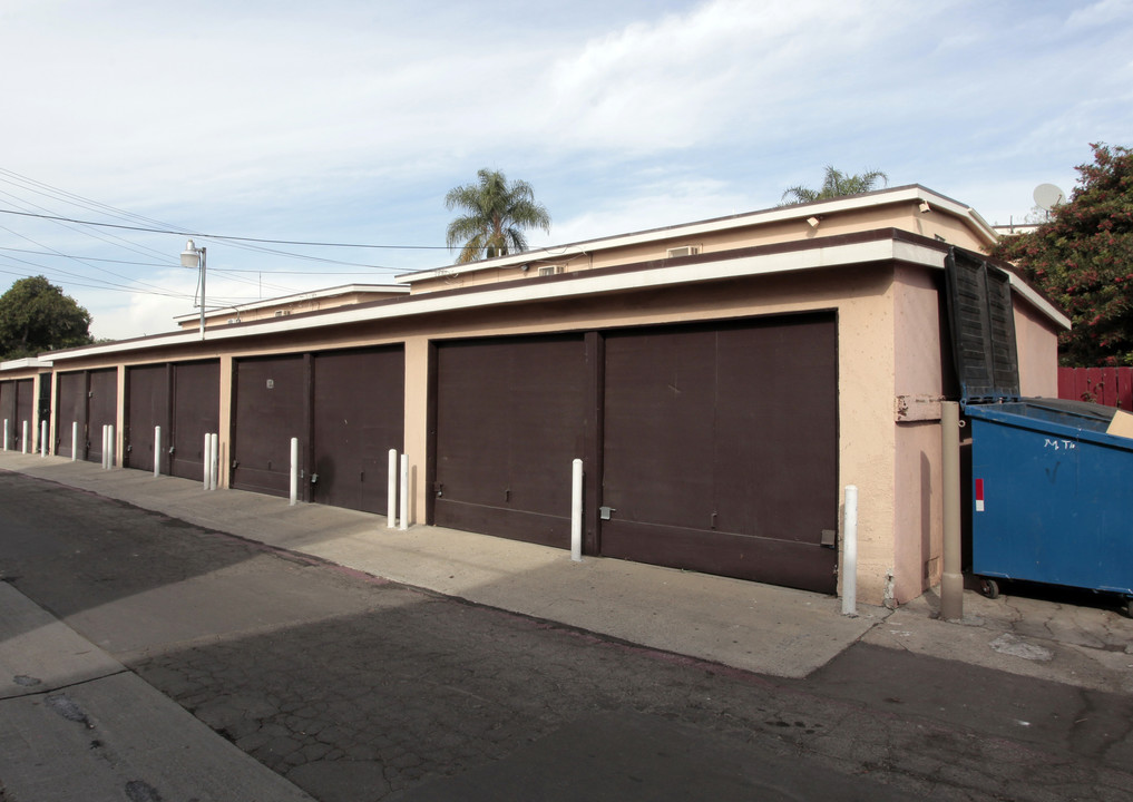 1832 W Sallie Ln in Anaheim, CA - Building Photo