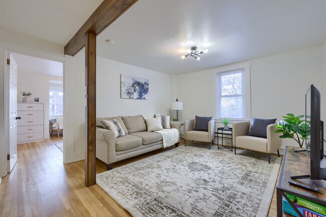 27 W James St, Unit Apt 3