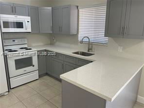2432 W 54th Pl in Hialeah, FL - Building Photo