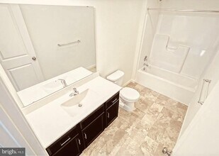 9 Shillington Ln in Carlisle, PA - Foto de edificio - Building Photo