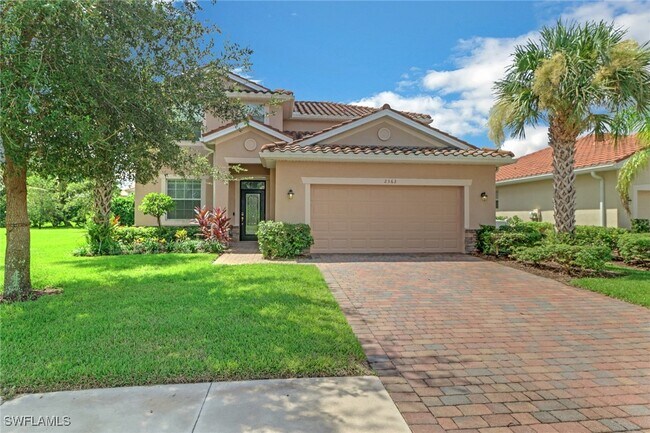 2362 Heydon Cir E in Naples, FL - Building Photo - Building Photo