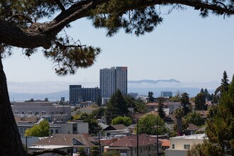 1 Kelton Ct in Oakland, CA - Building Photo - Building Photo