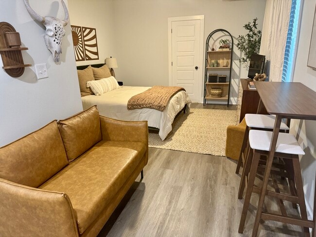631 University Walk, Unit 2 - Furnished in Baton Rouge, LA - Building Photo - Building Photo