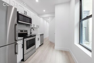 34-32 43rd St, Unit 7111 in Queens, NY - Building Photo - Building Photo