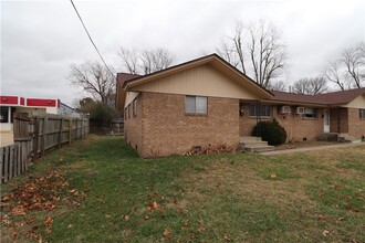 1007 S Pleasant St in Springdale, AR - Building Photo - Building Photo