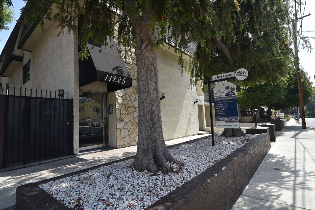 11225 Huston St, Unit 206 in Los Angeles, CA - Building Photo