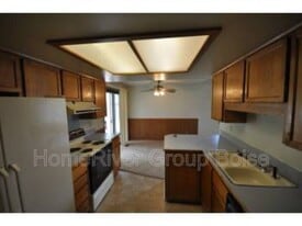 522 W Willowbrook Dr