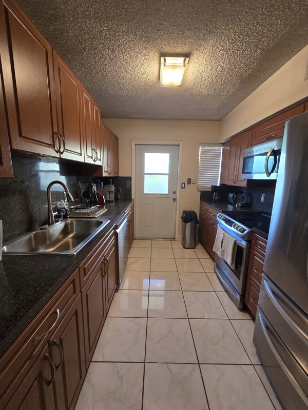 303 NE 187th St in Miami, FL - Building Photo - Building Photo