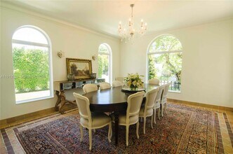 5800 La Gorce Dr in Miami Beach, FL - Building Photo - Building Photo