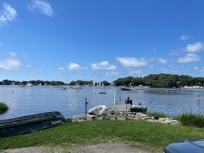 22 Marten Ave in Narragansett, RI - Foto de edificio - Building Photo