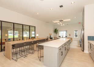 Lumina Apartments in Gresham, OR - Foto de edificio - Building Photo