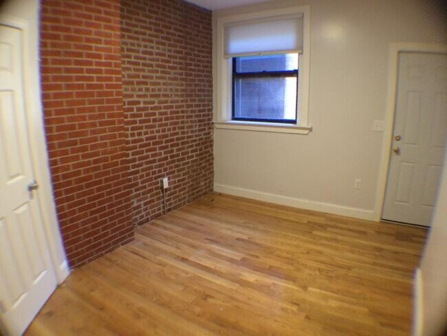 235 Harvard Ave, Unit #1 in Boston, MA - Foto de edificio - Building Photo