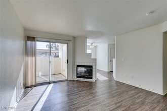 698 S Racetrack Rd in Henderson, NV - Building Photo - Building Photo