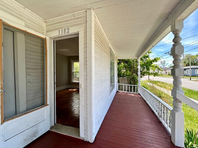 1182 Sanford St-Unit -Sanford 1182 in Muskegon, MI - Foto de edificio - Building Photo