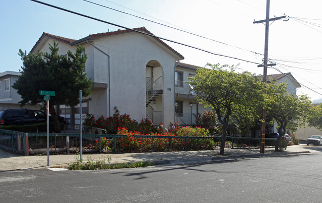 324 Pine Ave in South San Francisco, CA - Building Photo - Building Photo