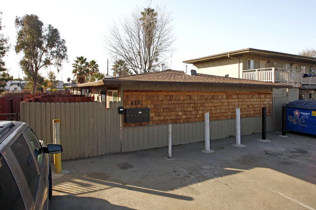 612 Las Palmas Ave in Sacramento, CA - Building Photo