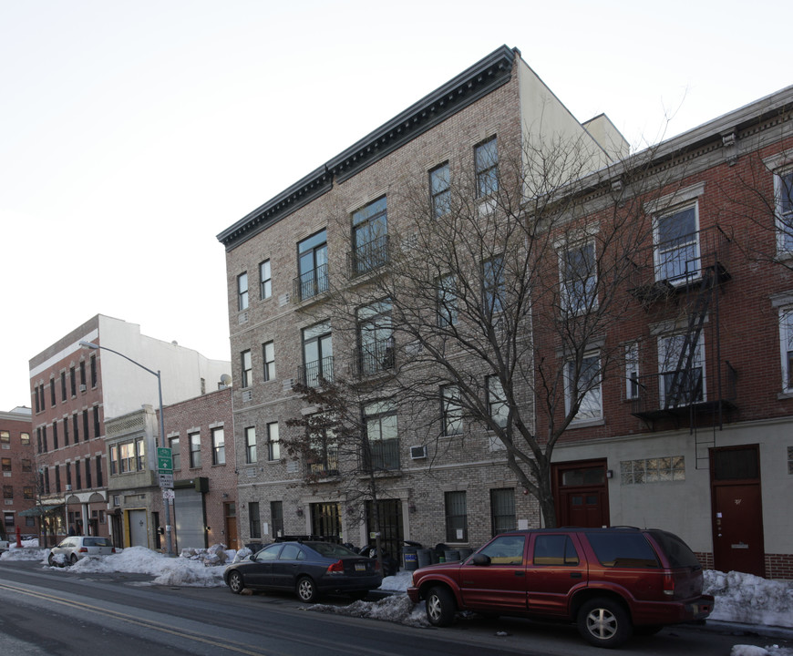 203-205 Franklin St in Brooklyn, NY - Building Photo