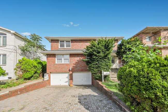 property at 428 Lincoln St