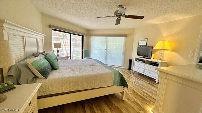 6979 Winkler Rd in Ft. Myers, FL - Building Photo - Building Photo