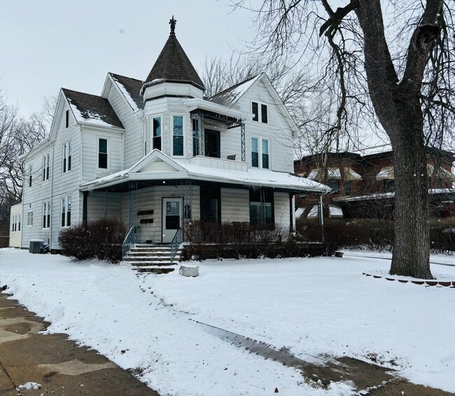 property at 109 N Washington St